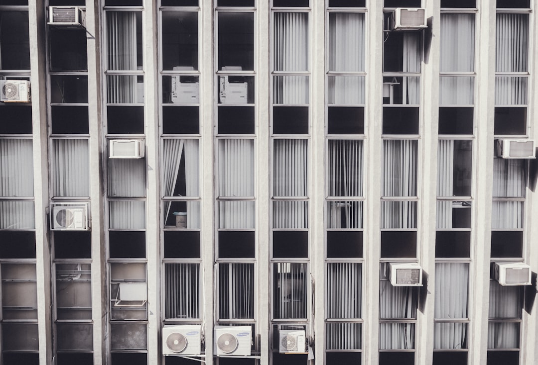 Bratislava: Môže exekútor zabavit veci, na ktoré má dlžník len užívacie právo?